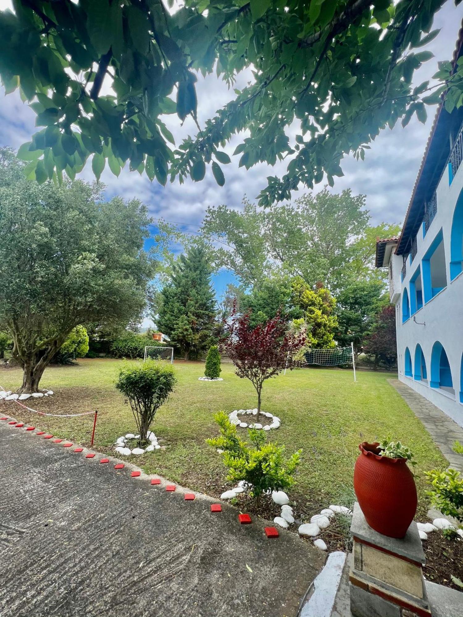 Blue Garden Inn Fourka Dış mekan fotoğraf